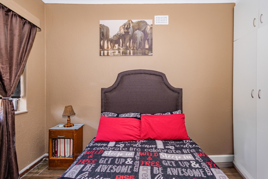 5 Bedroom Property for Sale in Peerless Park Western Cape